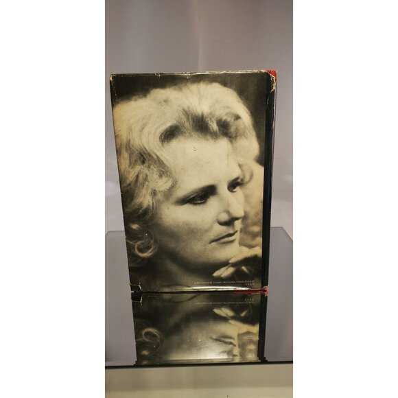 Petals On The Wind by V.C Andrew Paperback Book - Picture 2 of 3